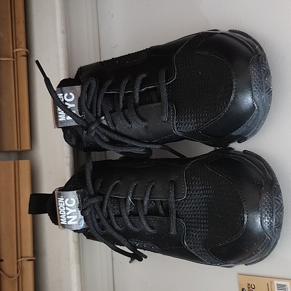 Steve Madden black comfort sneakers
